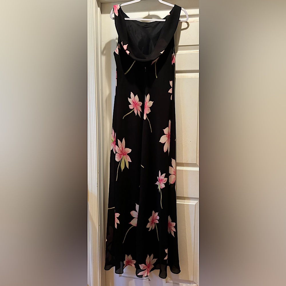 Beautiful Dress! - Picture 8 of 15